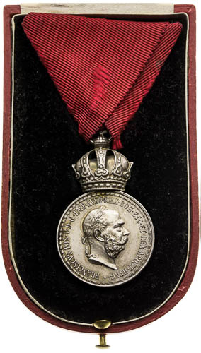 Military Merit Medal (Signum laudis) - front