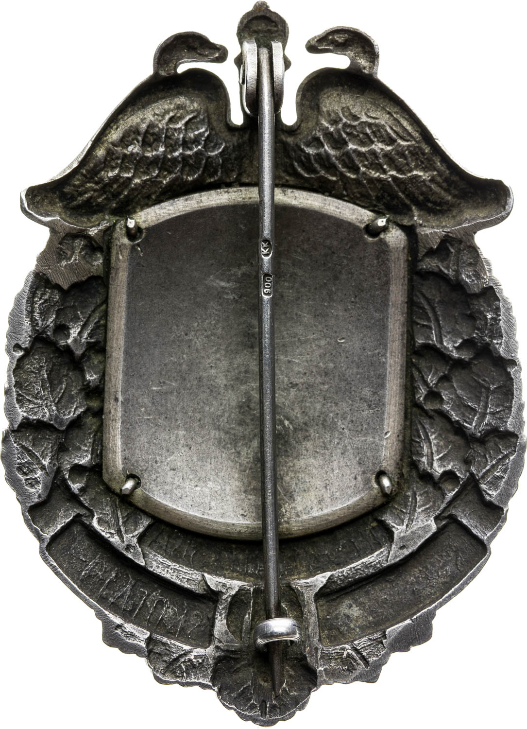 Badge 1942 - back