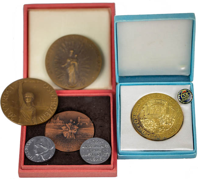Lot of medals (6 pcs) - front