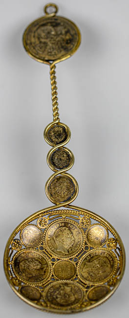 Decoration item with coins - front